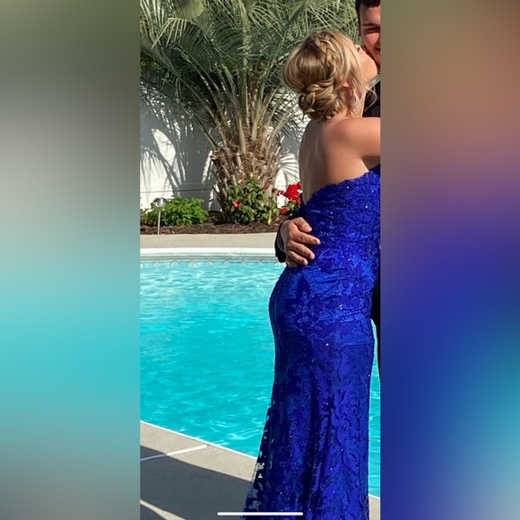 Ellie Wilde prom Dress- size 8 - Picture 2 of 5